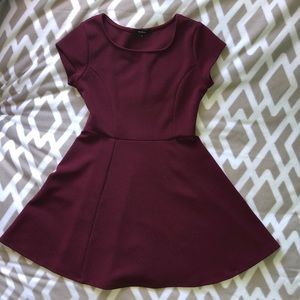MAROON AMBIANCE SHORT-SLEEVE DRESS